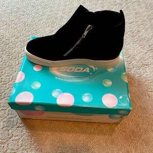 Soda platform shoes